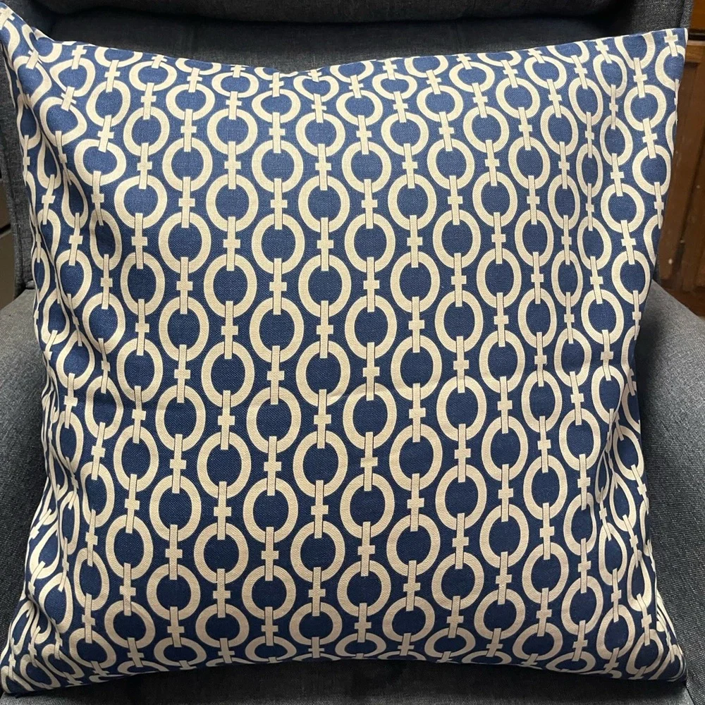 Pottery Barn Elegant Chain Link Patterned Pillow Cover